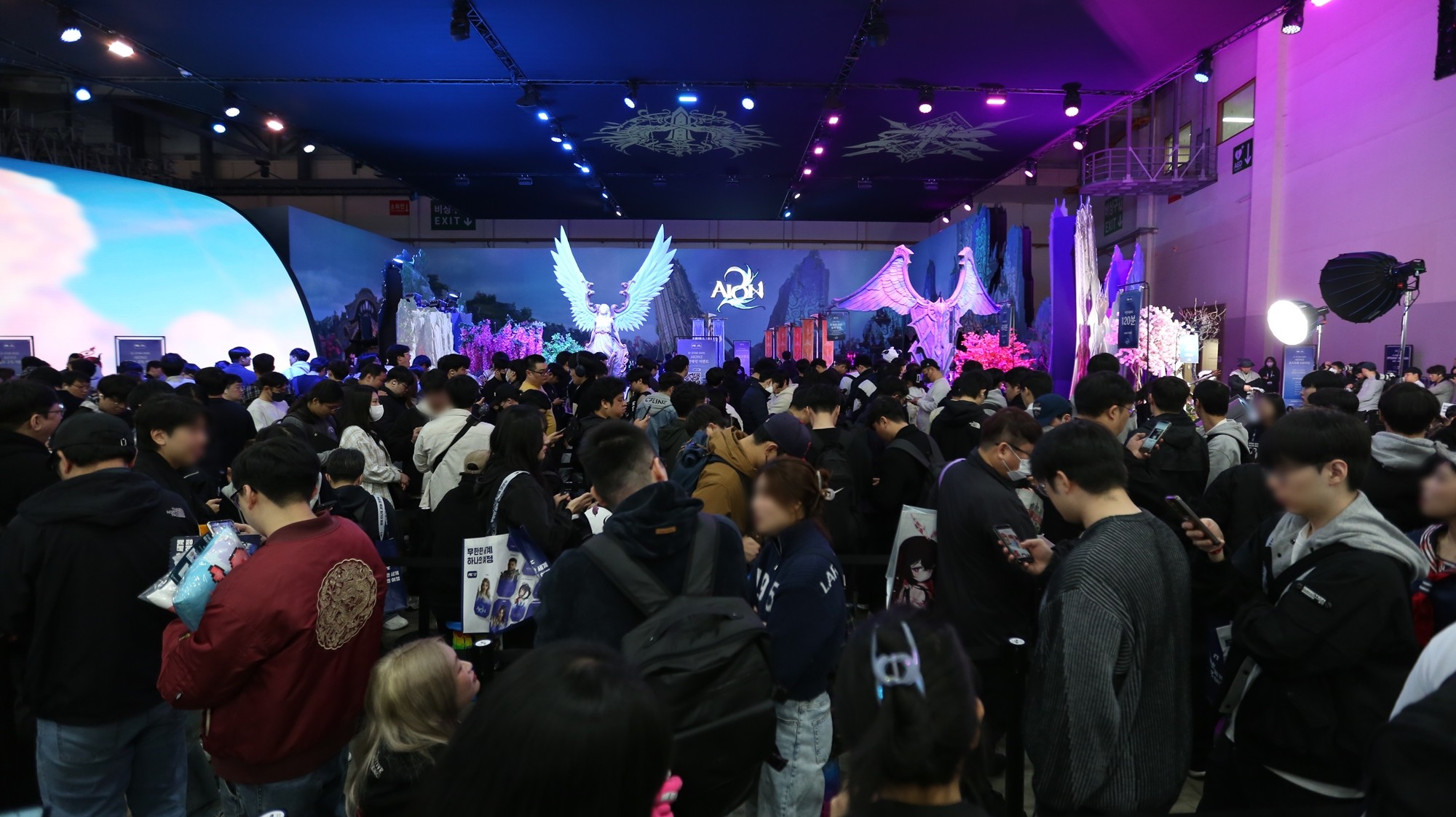 [엔씨소프트] 지스타2025 아이온2 시연 부스 전경_01.JPG